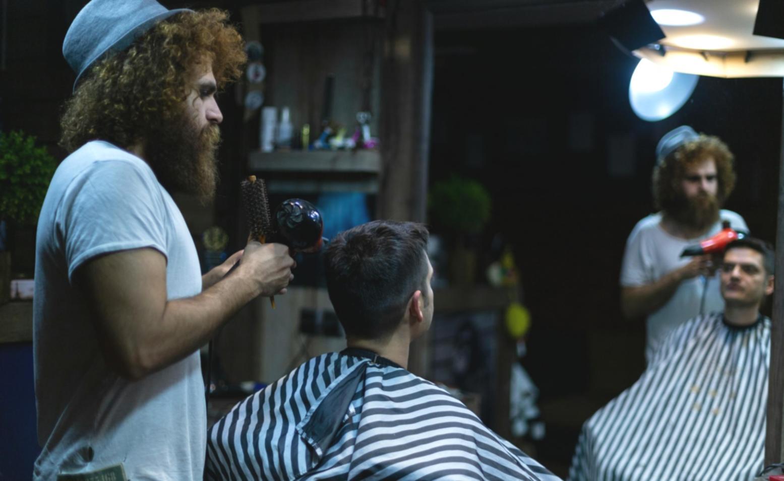 Градуированная стрижка на средней длине